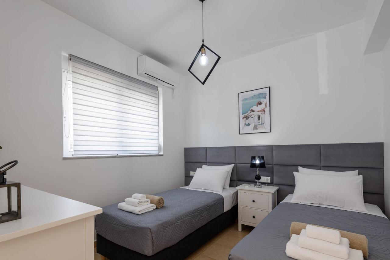 Adelphes Beachfront With Direct Connection To The Apartament