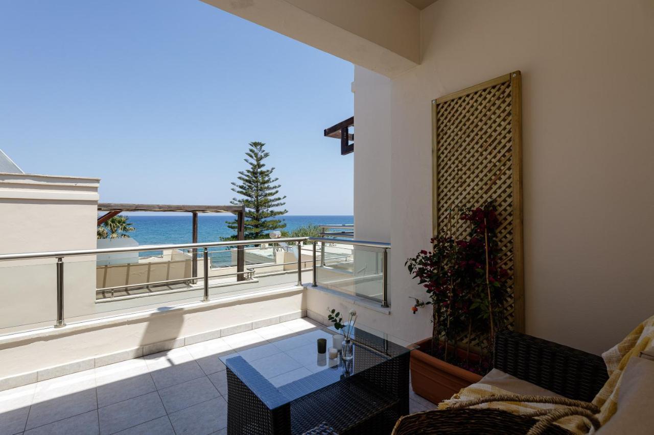 Leilighet Adelphes Beachfront With Direct Connection To The